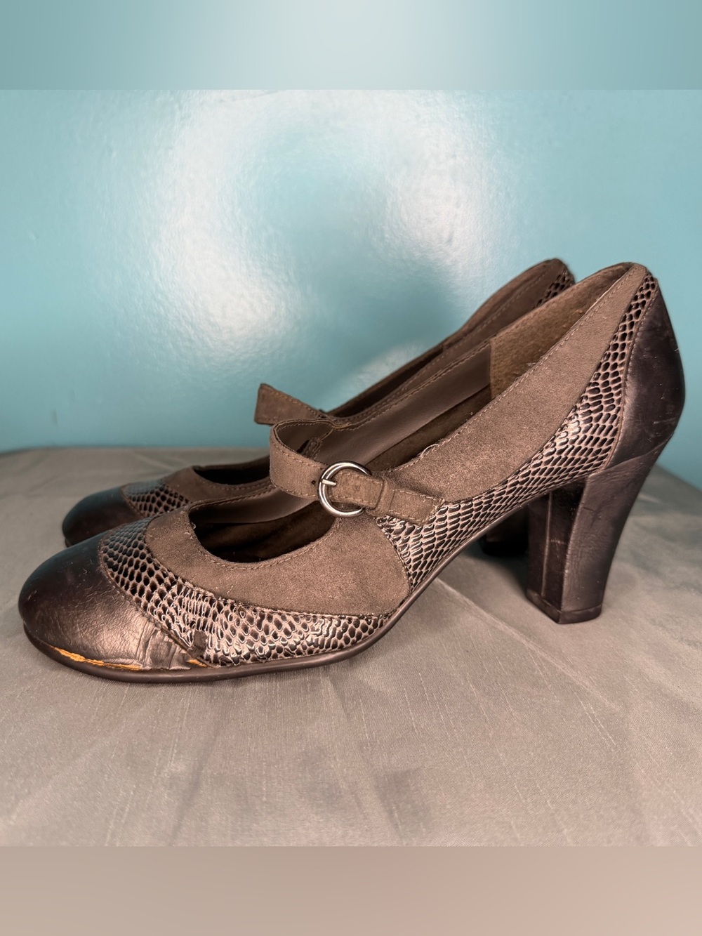 Classic Gray Mary Jane Pumps with Textured Accents